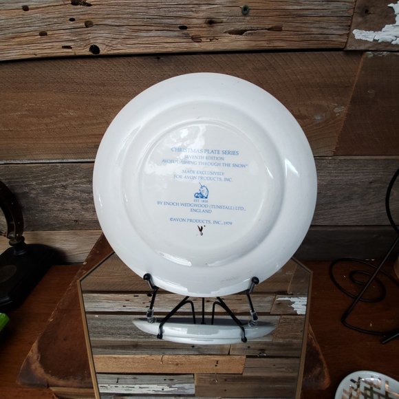Avon Christmas Plate Series - 1979 - Dashing Through the Snow - Seventh Edition - Picture 2 of 5